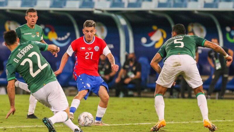 ¿Ronnie podrá repetir?: La última vez que un jugador de la “U” disputó minutos con la Selección Chilena en partidos oficiales