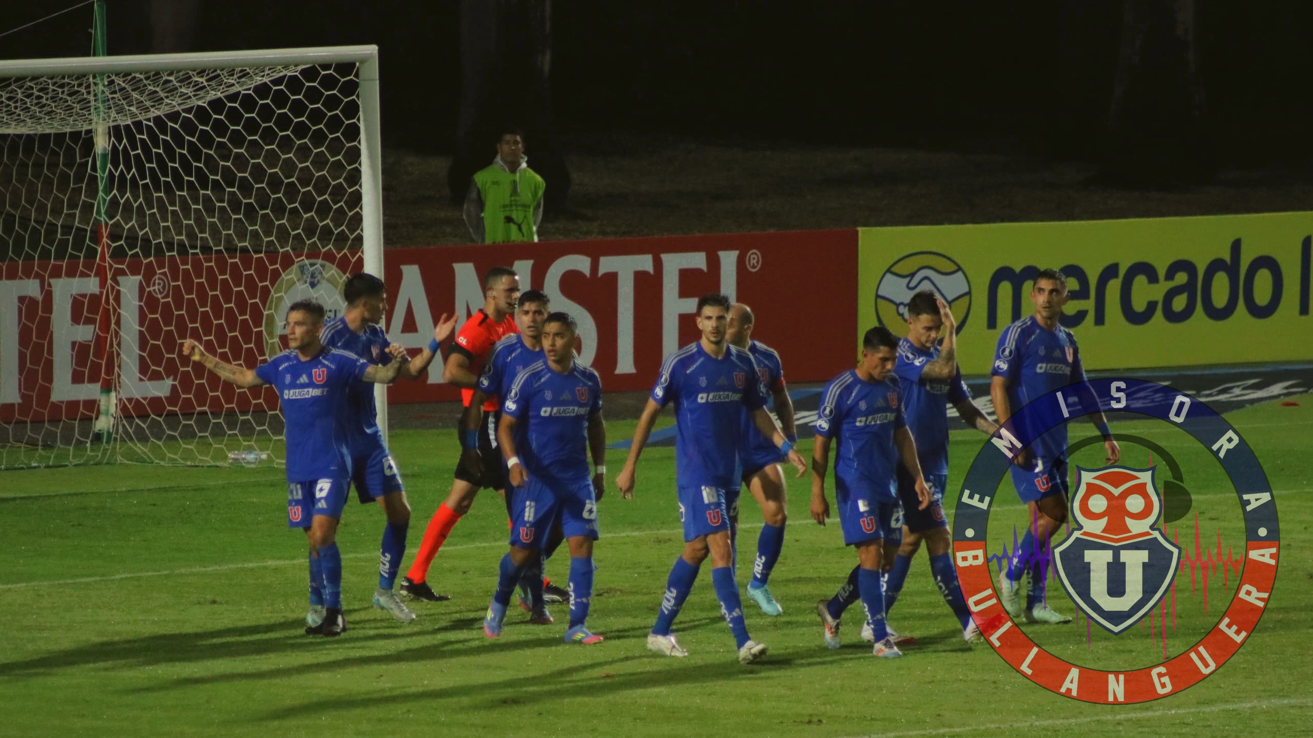 El regalo del plantel de la U a los hinchas que llegaron a Venezuela