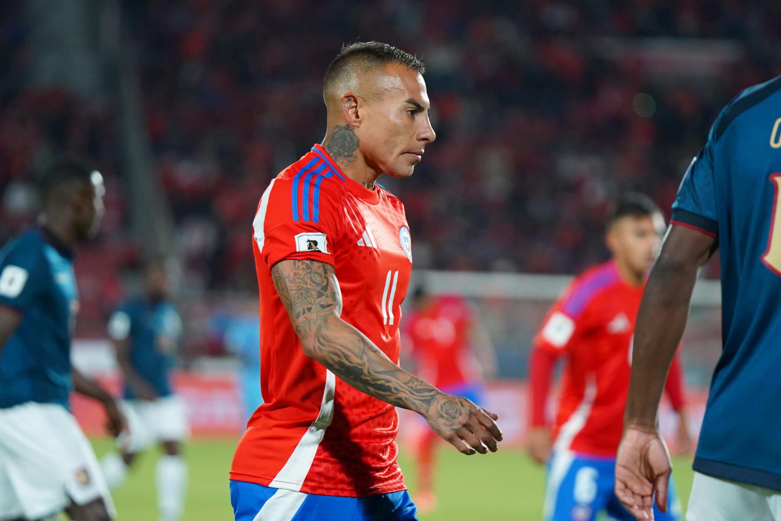 “No lo veo en nivel”: Dirigente de la U cuestiona el fichaje de “Edu” Vargas