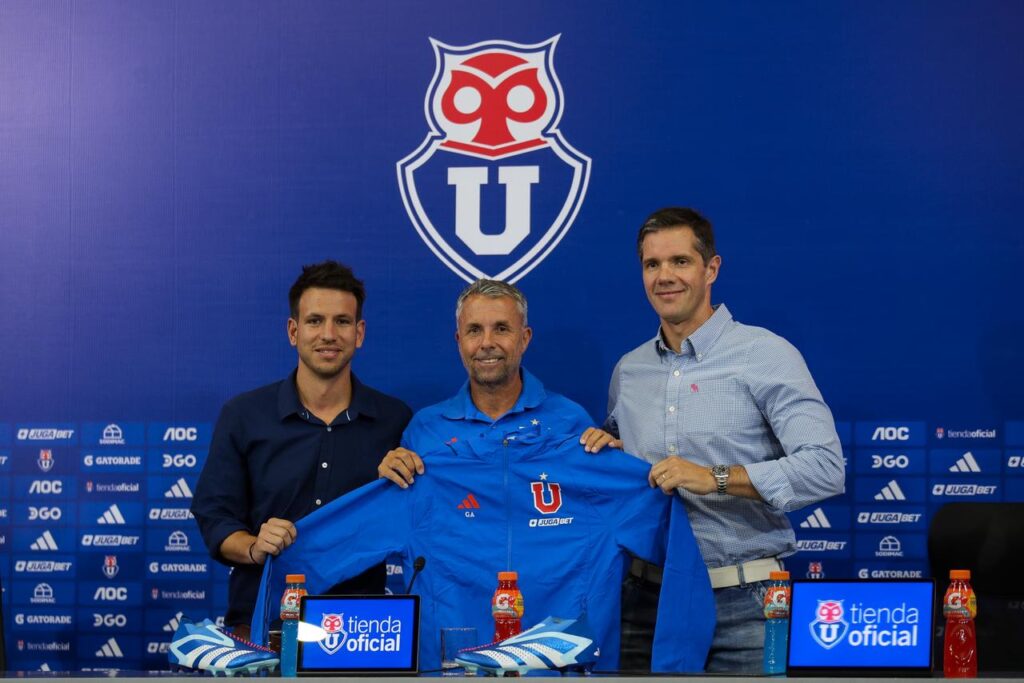 Aseguran que la relación entre Gustavo Álvarez y Azul Azul está totalmente rota (U de Chile)