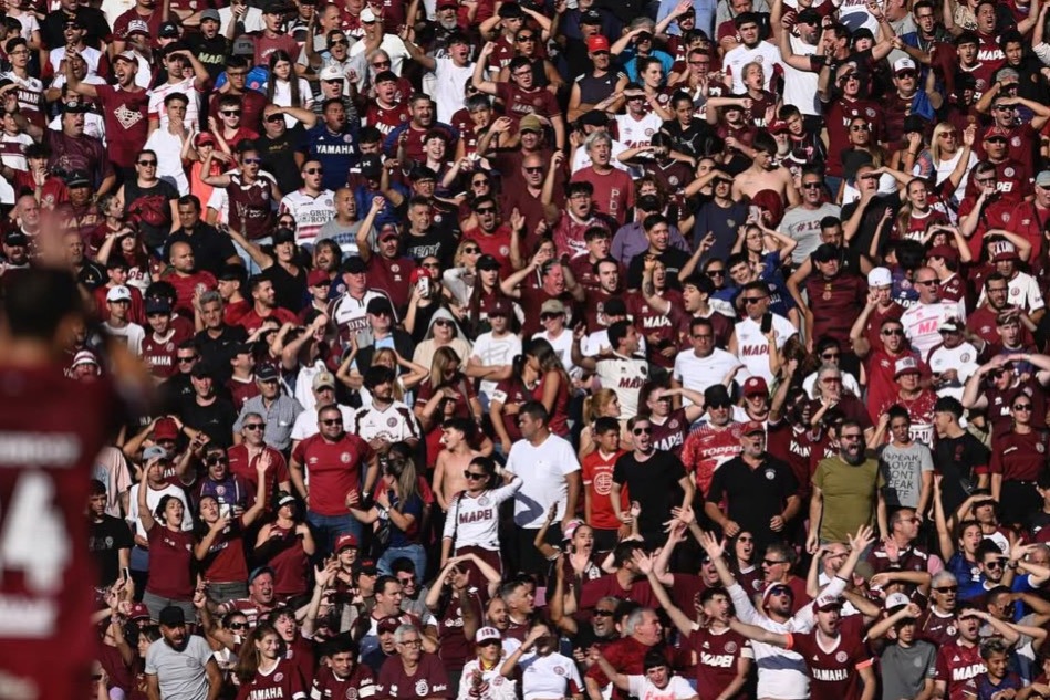 Hinchas de Lanús amenazan a la U (Club Lanús)