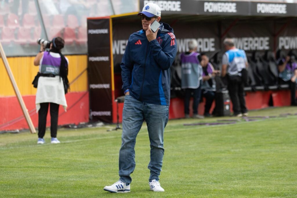 Leandro Fernández le traspasa la responsabilidad de su futuro a los dirigentes de la U (Guillermo Rivas - EB)