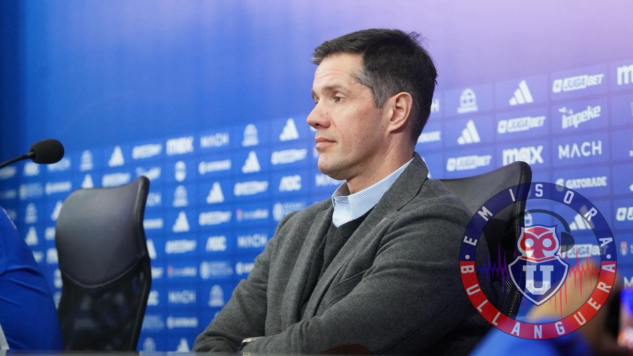 Piden desesperadamente la renuncia de Michael Clark a la U: “Jamás debió llegar al fútbol”