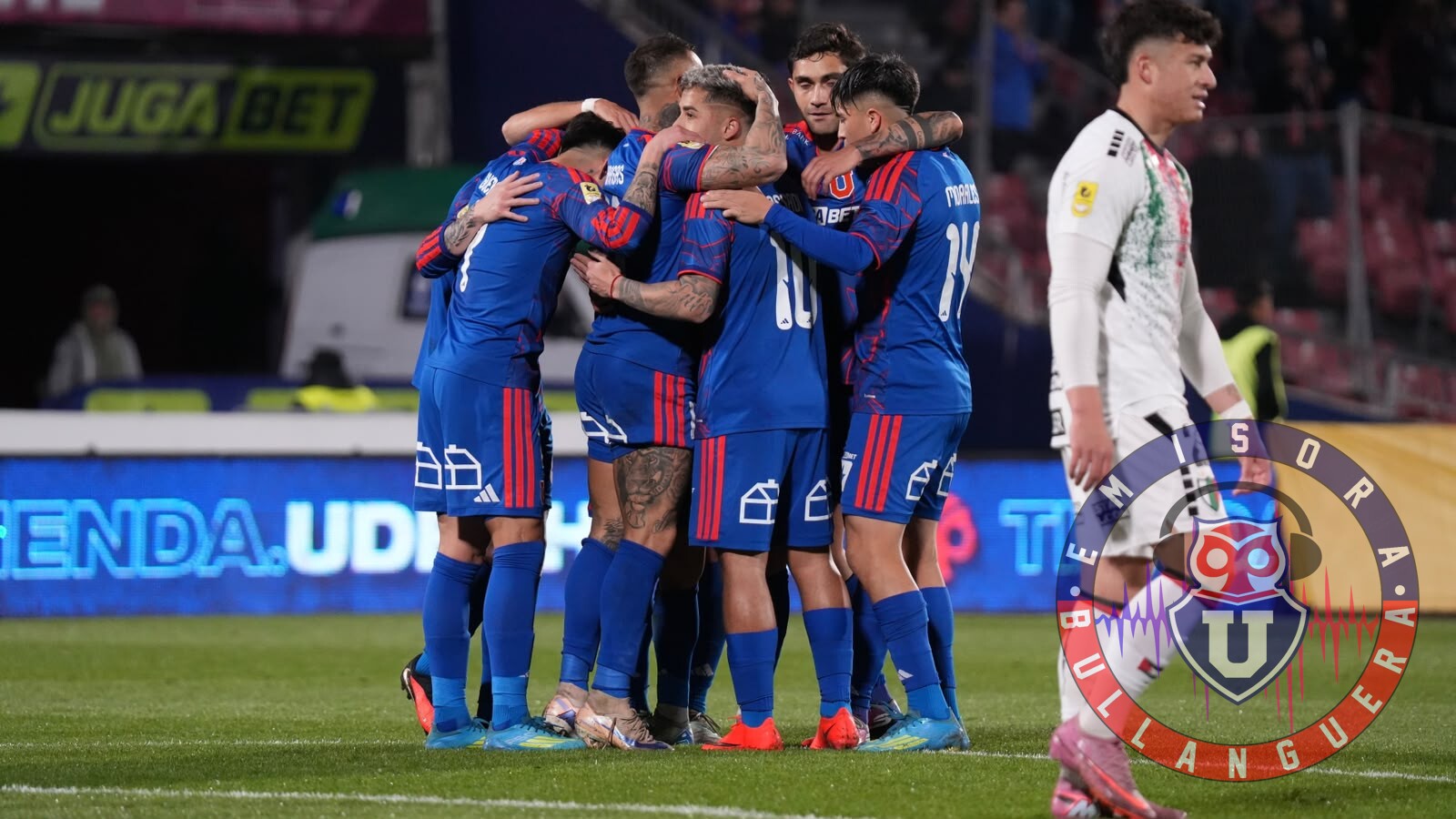 Siguen los abrazos: la U venció a Palestino y continúa como escolta exclusivo